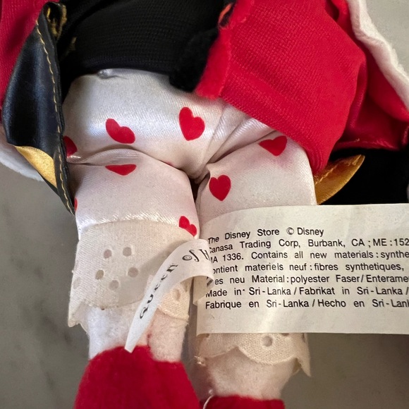 Alice In Wonderland Disney Store Plush Small Bean Bag Vintage QUEEN OF HEARTS - Picture 5 of 9